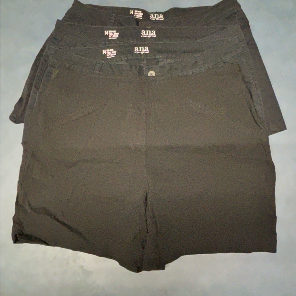 3 a.n.a Women's Black Bermuda Shorts
1 Alia